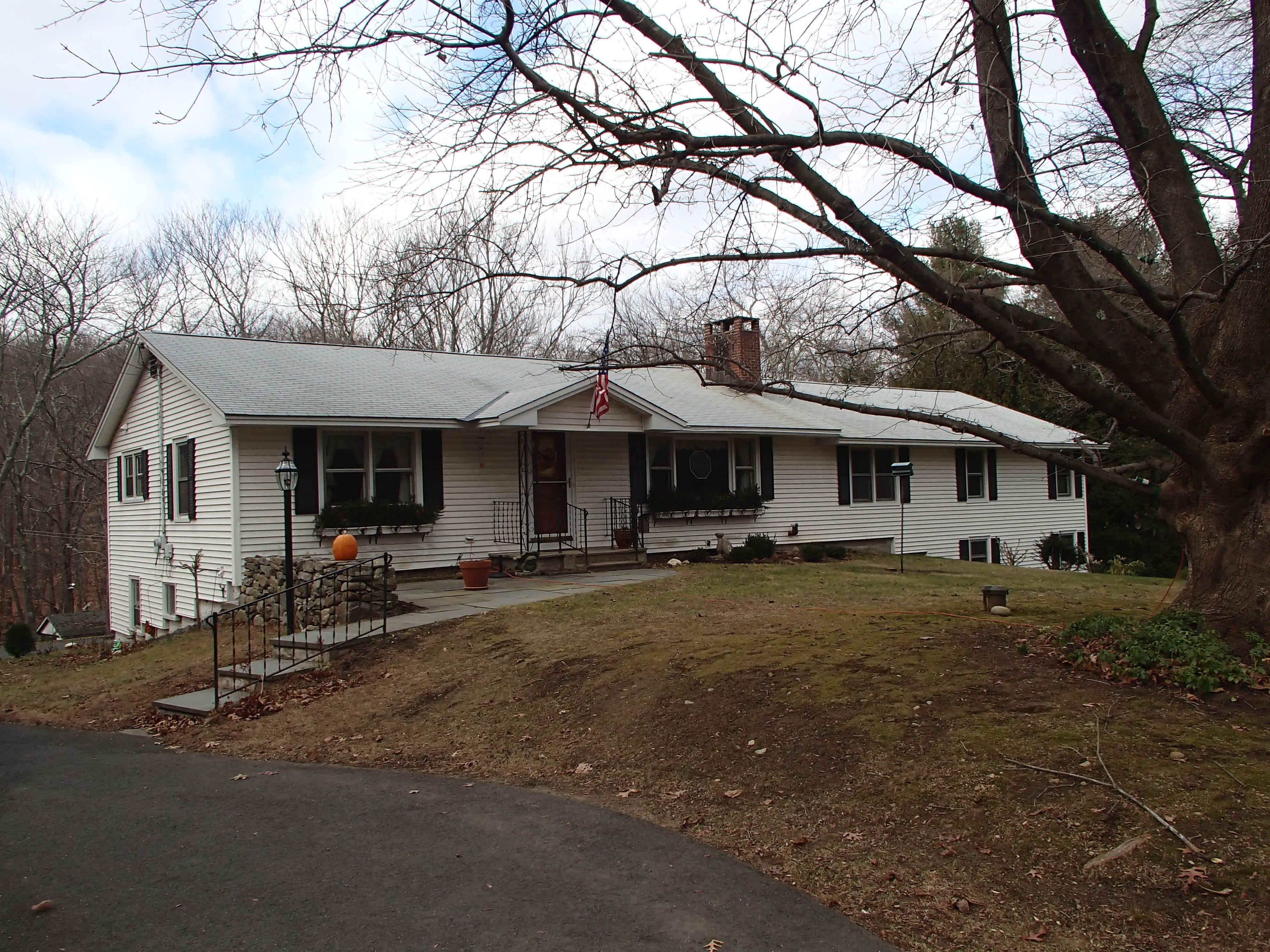 Building photograph for 146 CLAPBOARD RD